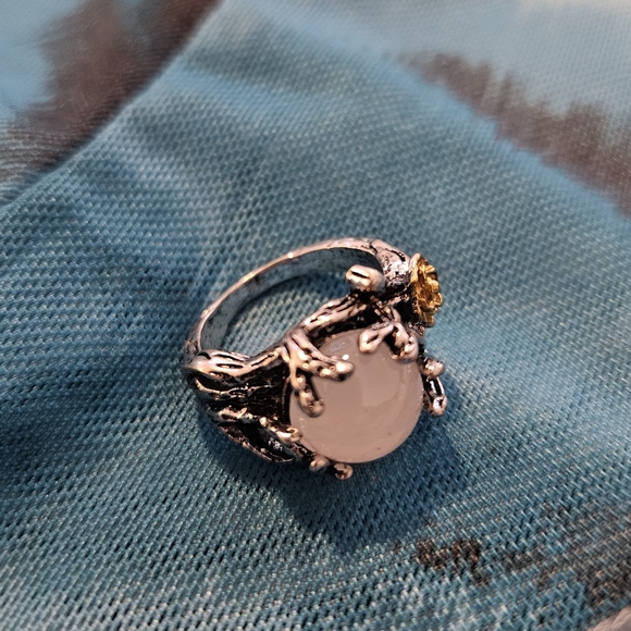 Beautiful ring - Picture 7 of 7